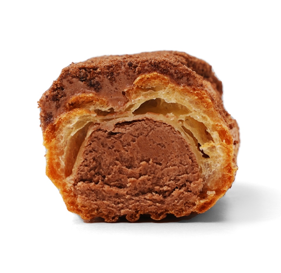 

Эклер с шоколадной начинкой обсыпной от шеф кондитера Азбуки Вкуса 70 г