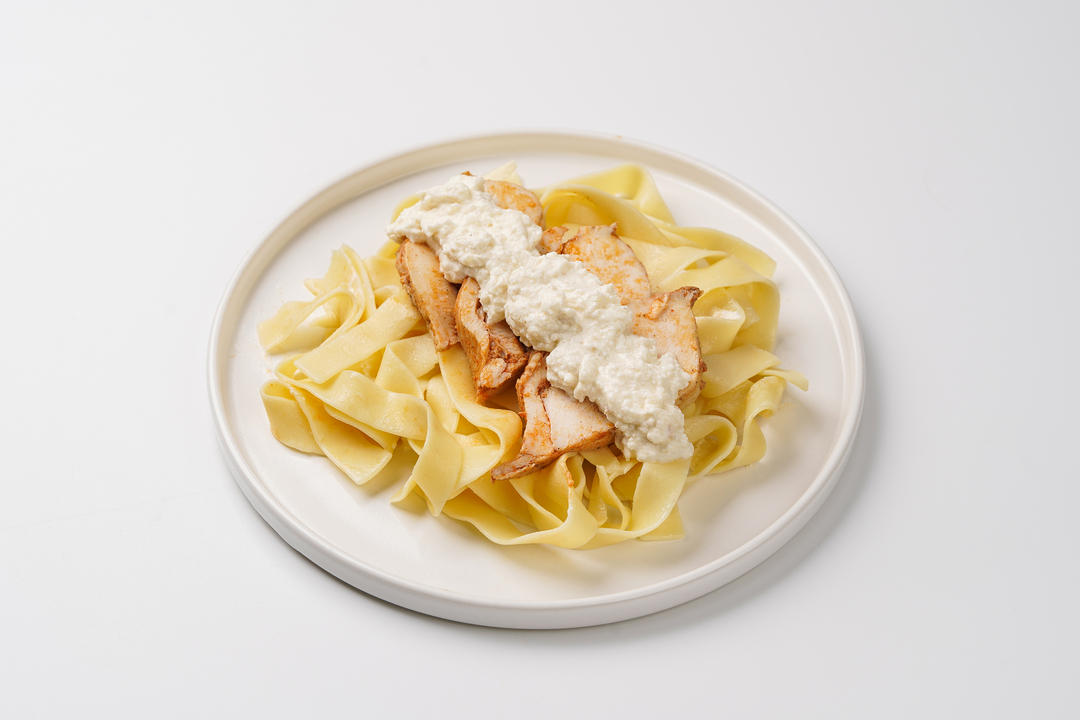 

Паста ВкусВилл с куриным филе и соусом Альфредо 250 г