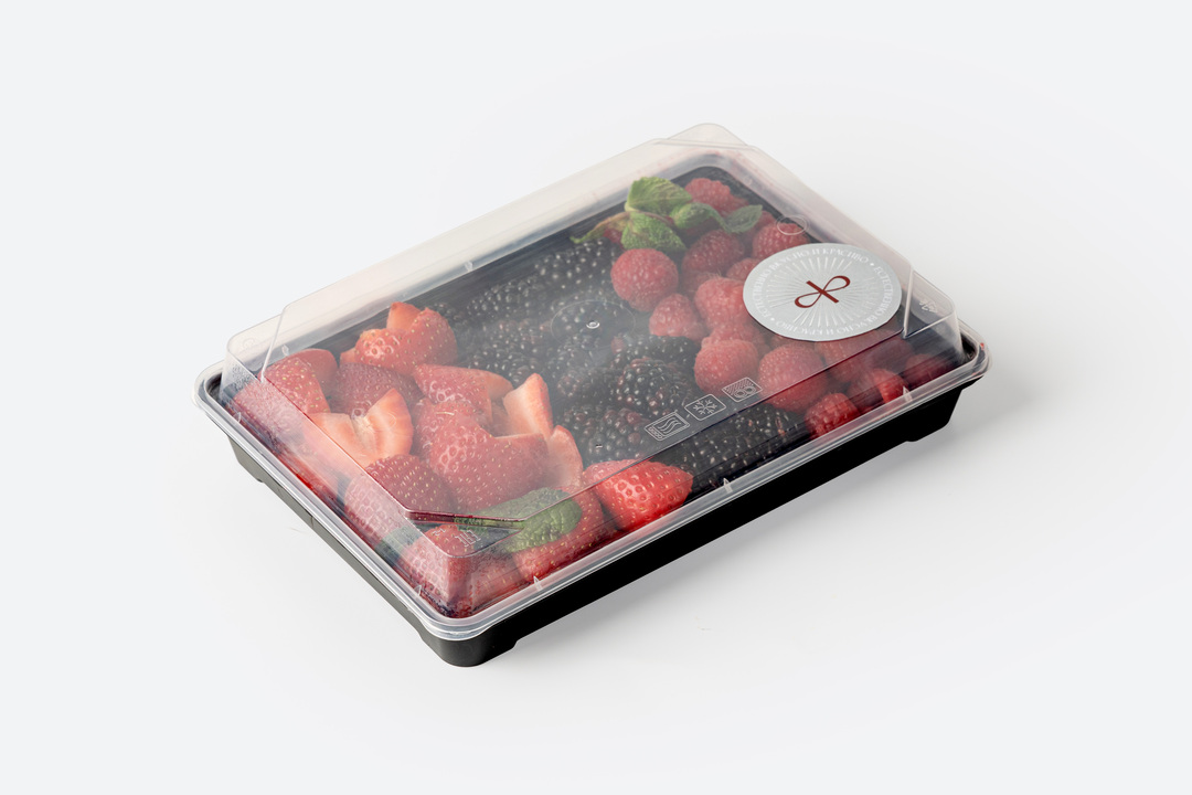 

Ягодная тарелка Фруткорт ежевика клубника малина 380 г