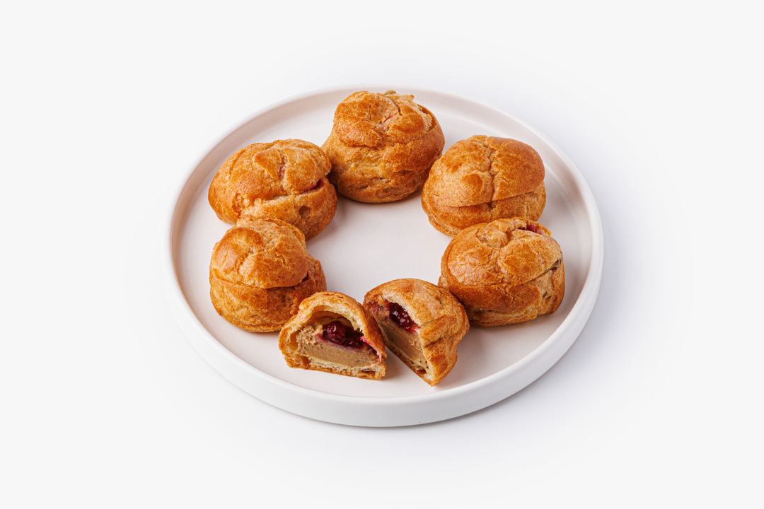 

Профитроли ВкусВилл с паштетом из куриной печени и брусничным соусом 190 г