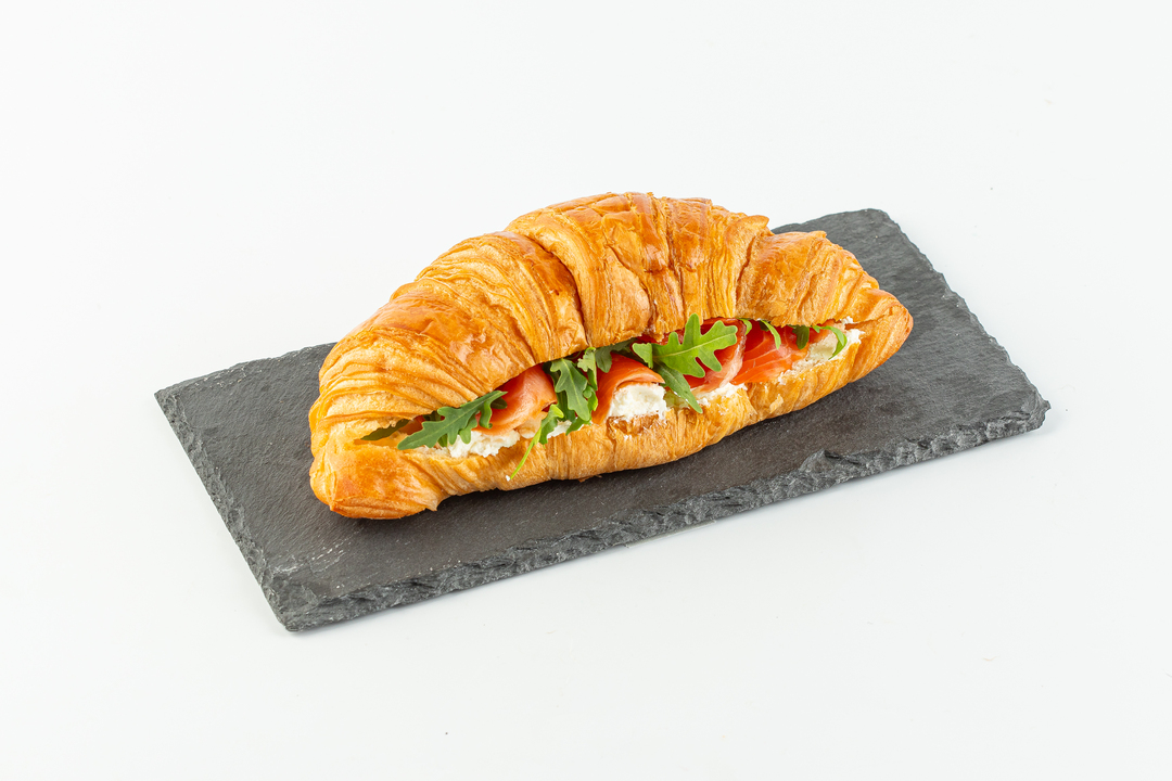 

Круассан ВкусВилл с форелью сливочным сыром и руколой кафе 170 г