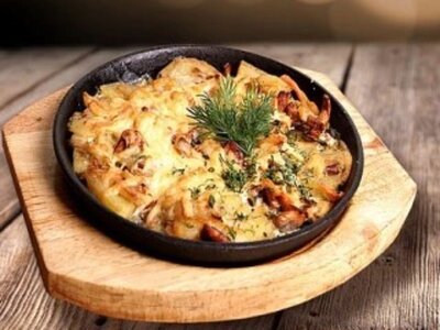 Картофель запеченный по-деревенски с лисичками