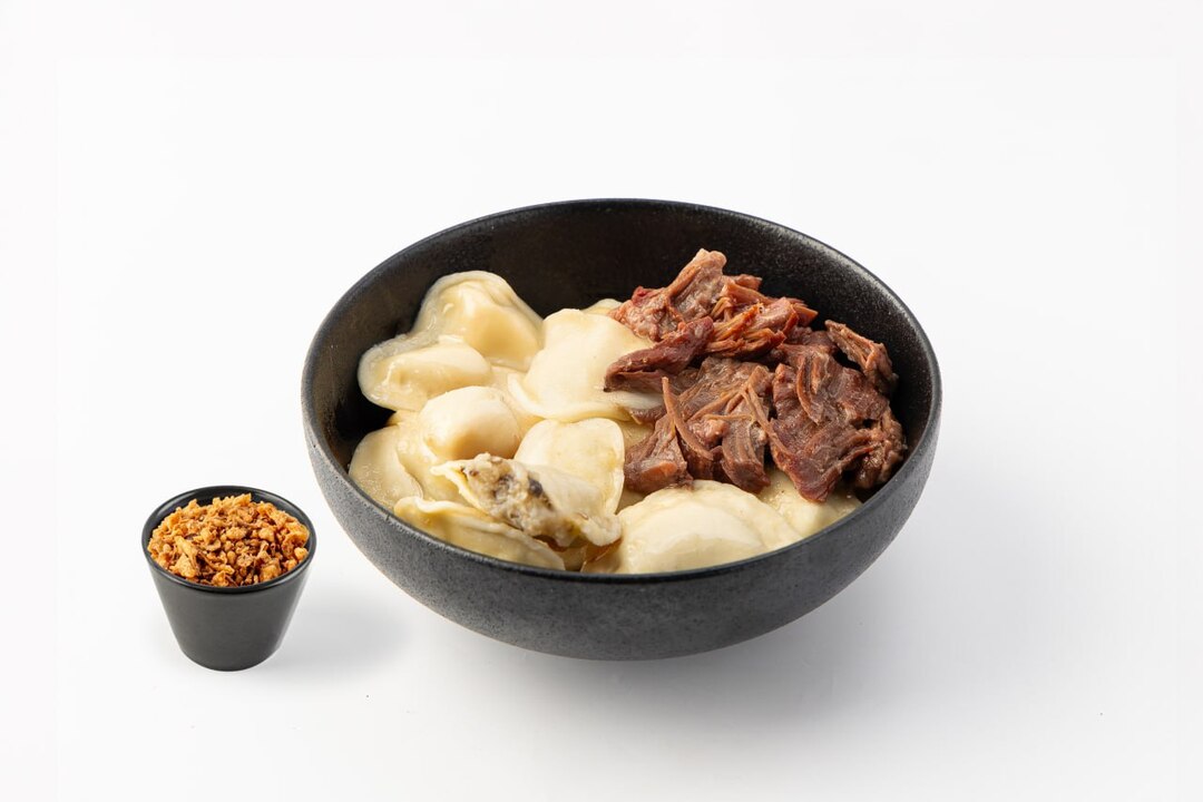 

Щечки томленые ВкусВилл с варениками картофелем грибами и луком фри 295 г