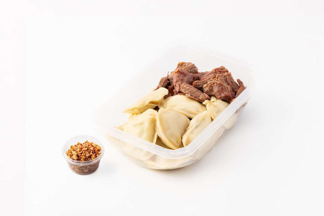 

Щечки томленые ВкусВилл с варениками картофелем грибами и луком фри 295 г