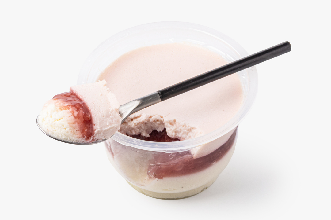 

Запеканка творожная ВкусВилл клубника базилик с клубничной матчей 180 г