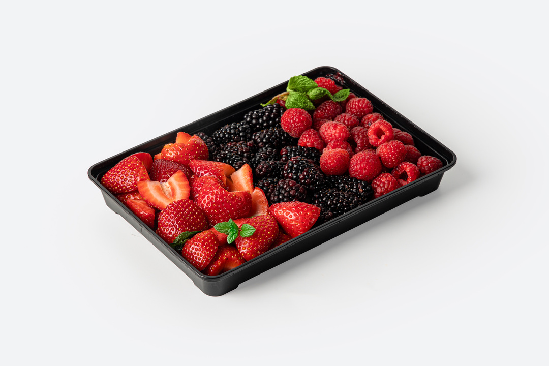 

Ягодная тарелка Фруткорт ежевика клубника малина 380 г