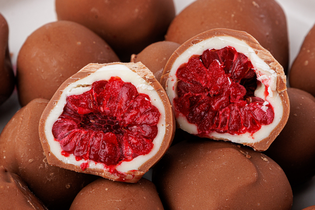 

Малина Фрамбини ВкусВилл в белом и молочном шоколаде замороженная 130 г