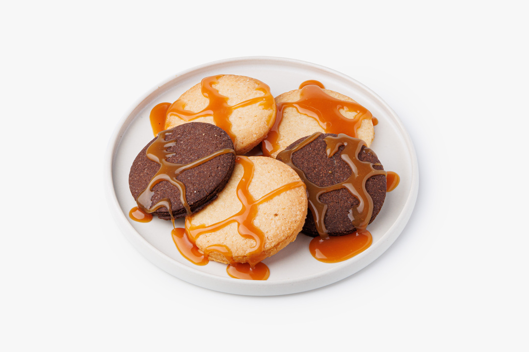 

Печенье ВкусВилл мини-кукис в наборе с карамельным соусом 110 г