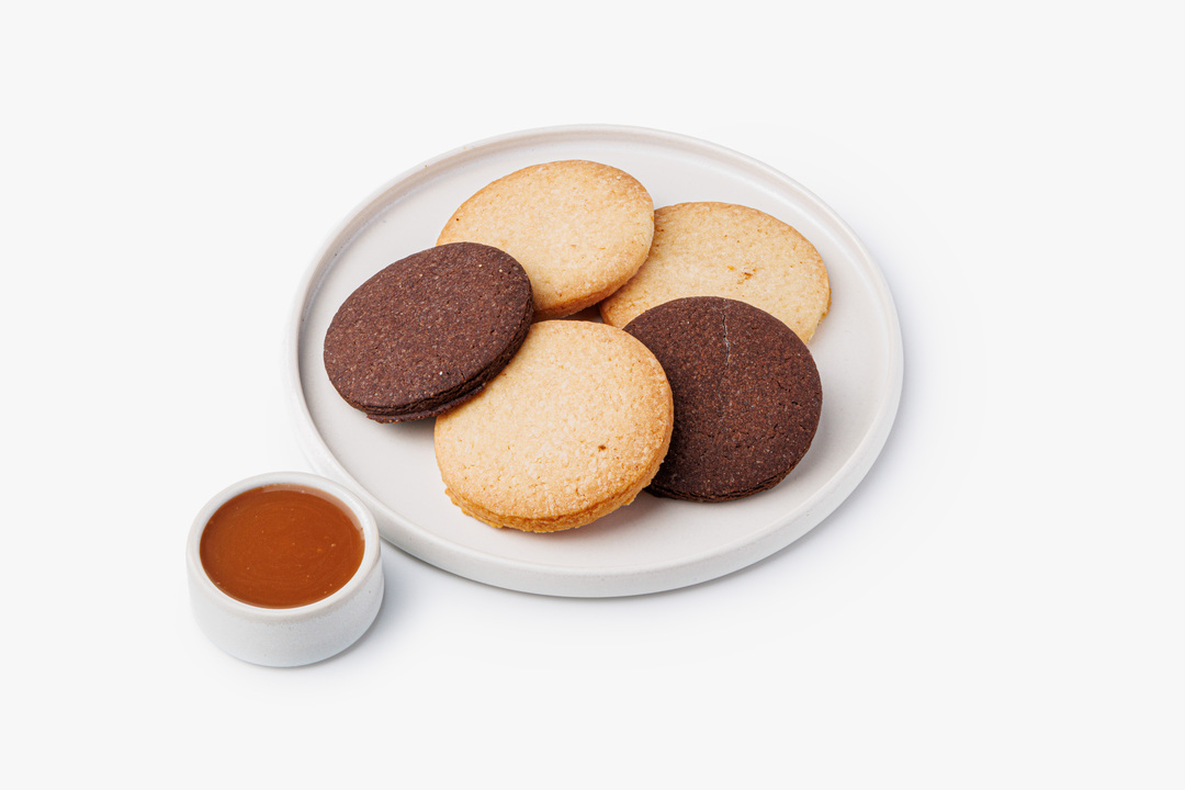 

Печенье ВкусВилл мини-кукис в наборе с карамельным соусом 110 г