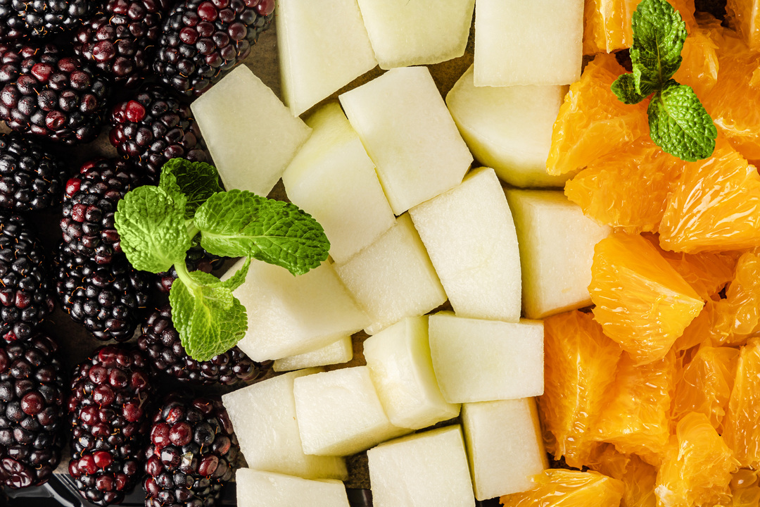 

Фруктовая тарелка Фруткорт Ежевика дыня апельсин 440 г