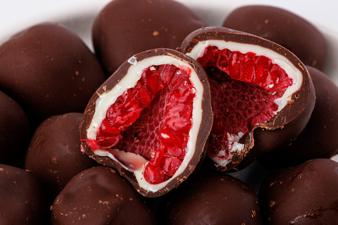 

Малина Фрамбини ВкусВилл в белом и темном шоколаде замороженная 130 г