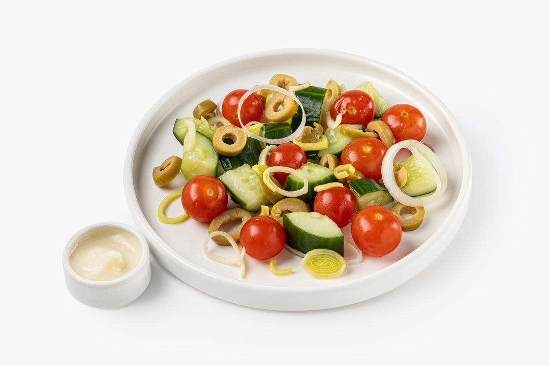 

Салат ВкусВилл Классический с огурцами и помидорами черри 260 г