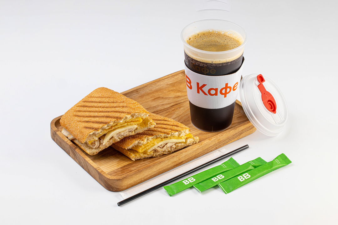 

Комбо ВкусВилл кафе: американо 400 мл, сэндвич Нежный с курицей, омлетом и моцареллой
