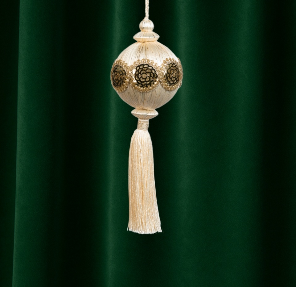 

Игрушка для елки Коллекция Праздник Goodwill Подвеска-шар с кисточкой цвет золотой 30.5см