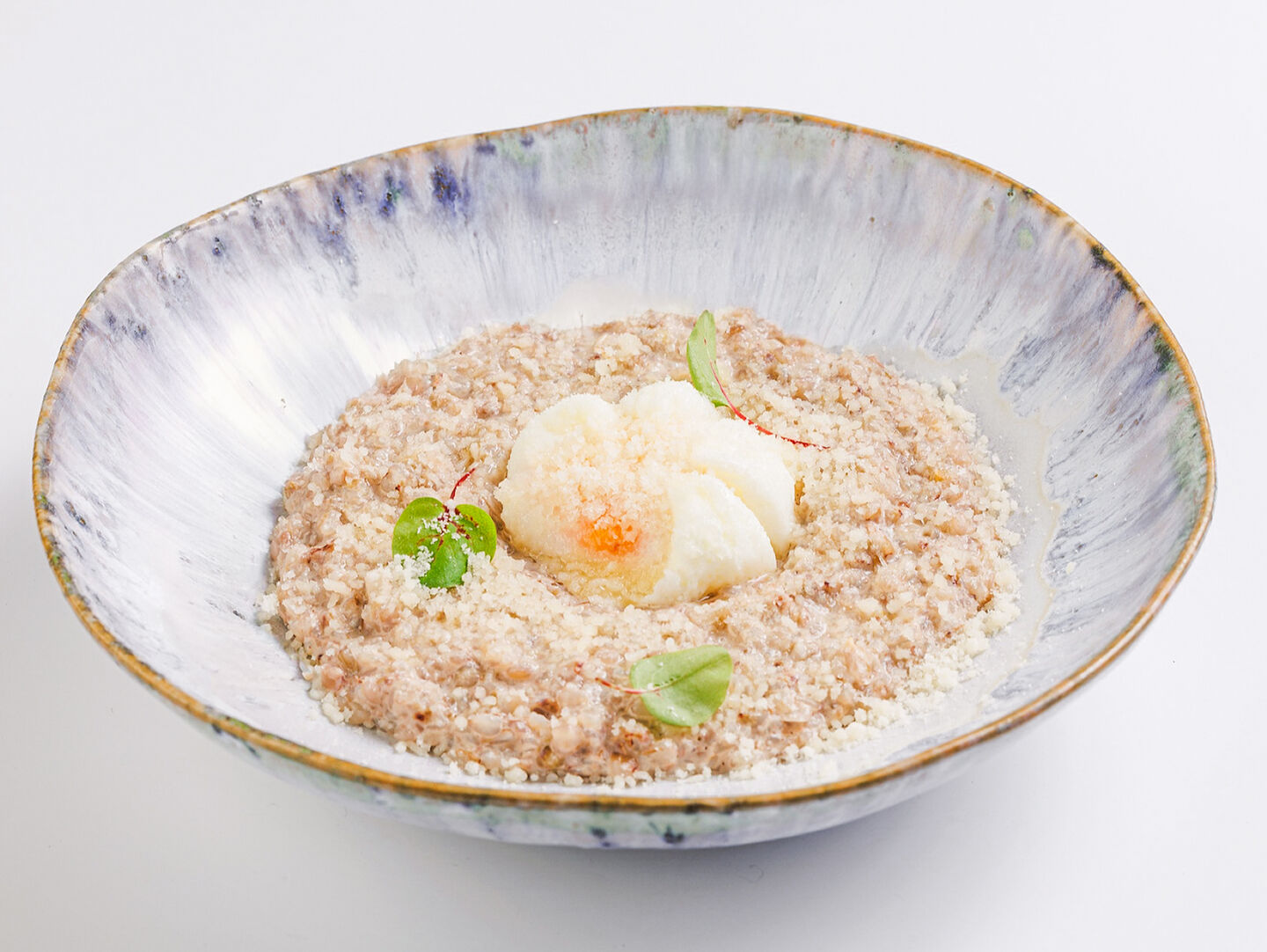 Зеленая гречка с пармезаном и яйцом пашот