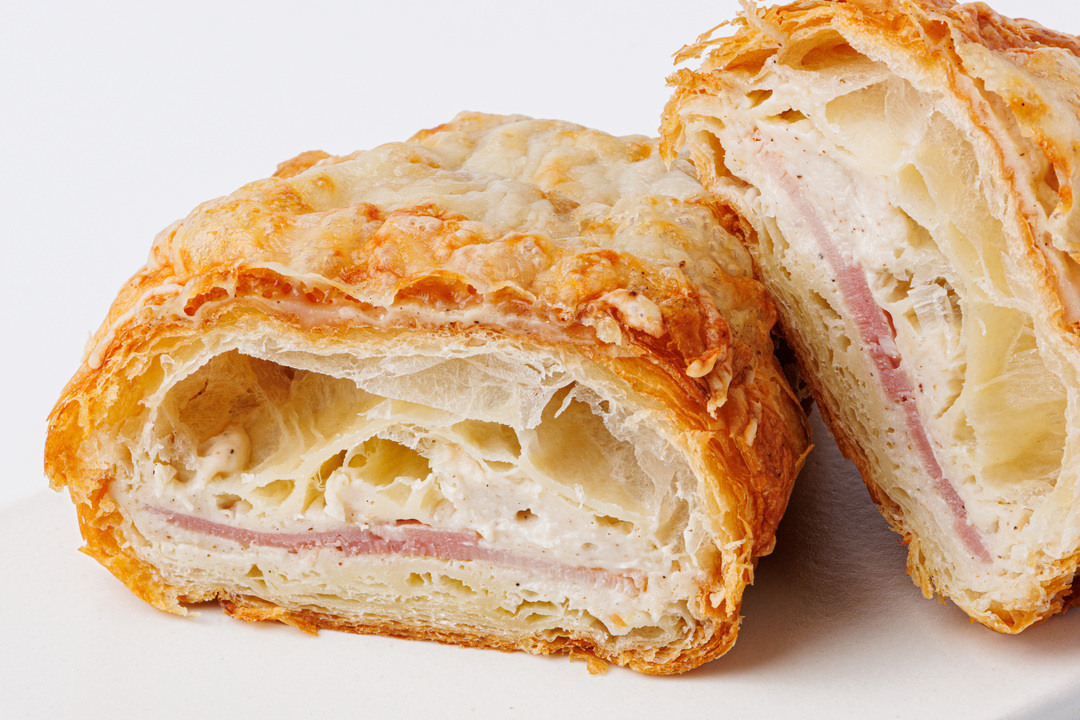 

Круассан ВкусВилл с ветчиной и соусом бешамель 130 г