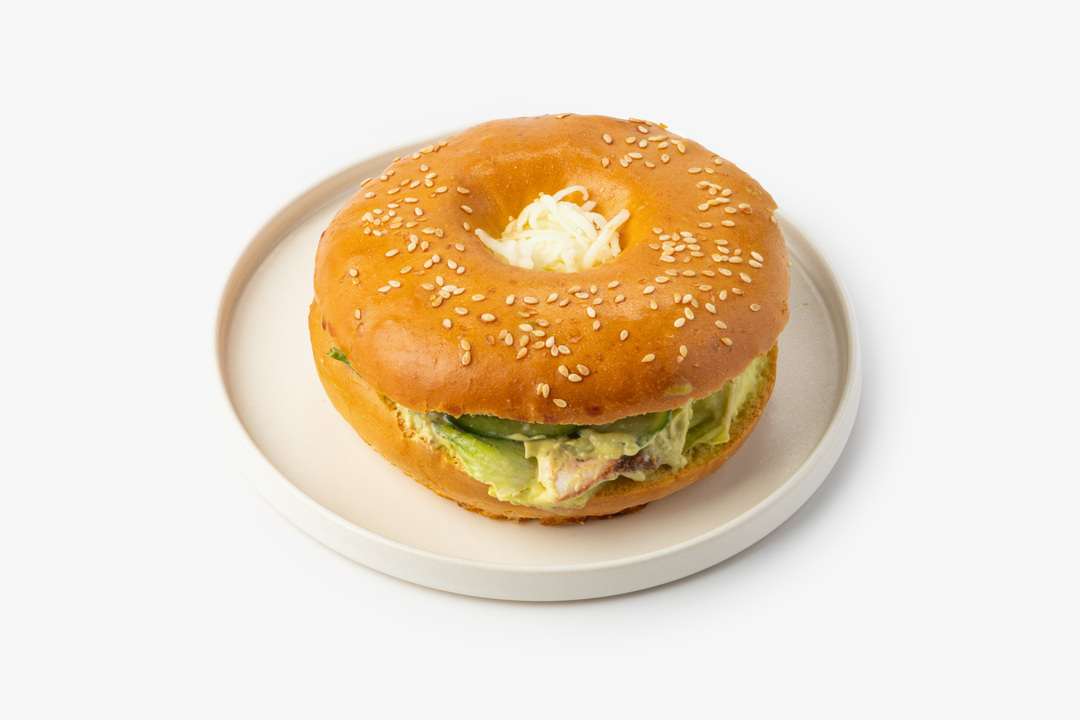 

Бейгл ВкусВилл с курицей и соусом сливочный авокадо 170 г