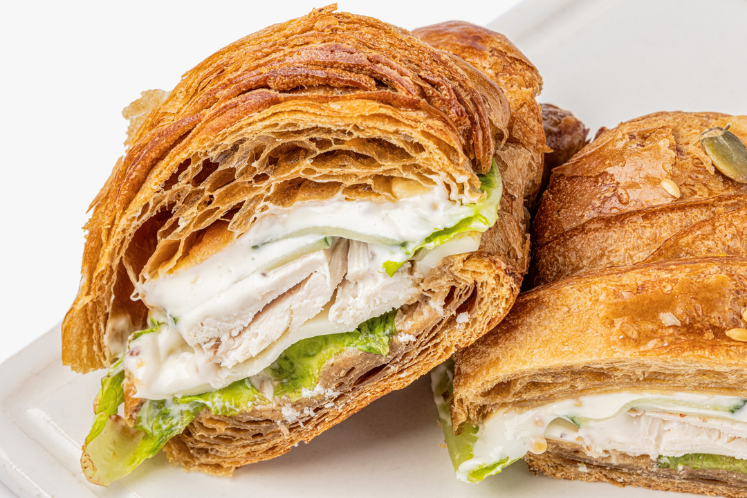 

Круассан зерновой ВкусВилл с курицей и медово-горчичным соусом 140 г