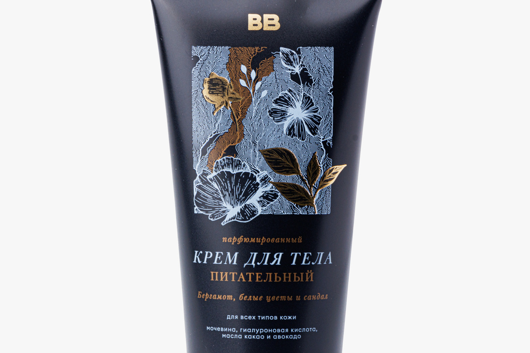 

Крем для тела ВкусВилл парфюмированный питательный Бергамот белые цветы и сандал 200 г