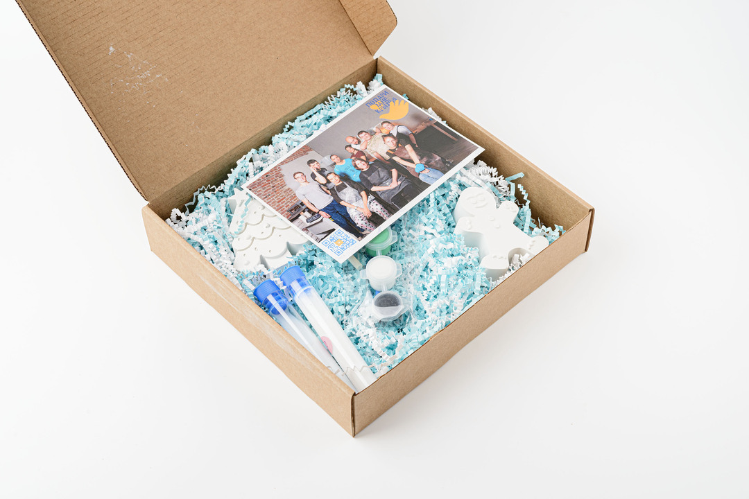 

Творческий набор из гипса ВкусВилл Пряничный человечек и ёлка