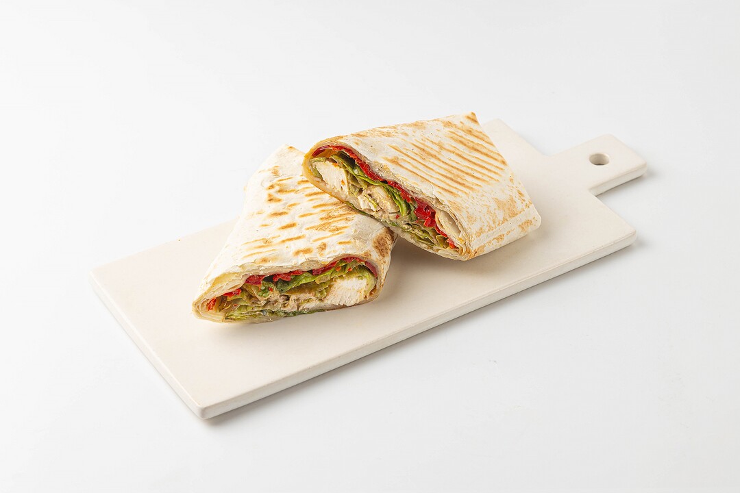 

Фреш-ролл ВкусВилл с курицей, овощами и соусом том-ям на гриле 190 г