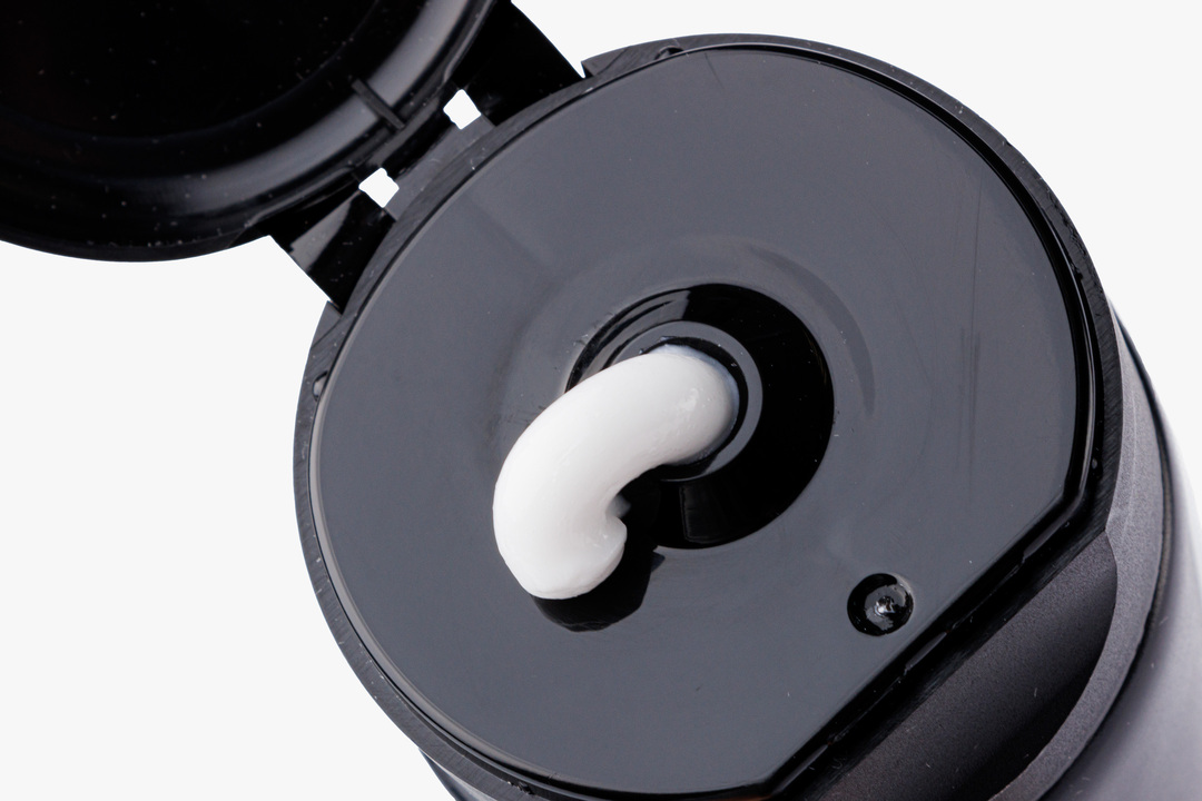 

Крем для тела ВкусВилл парфюмированный питательный Бергамот белые цветы и сандал 200 г