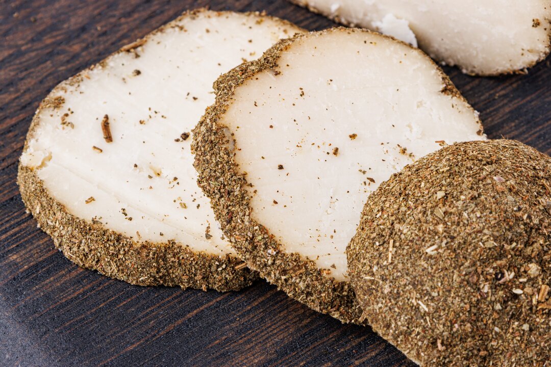 

Сыр полутвердый Amgustia Белпер базилик и чеснок 45% 100 г