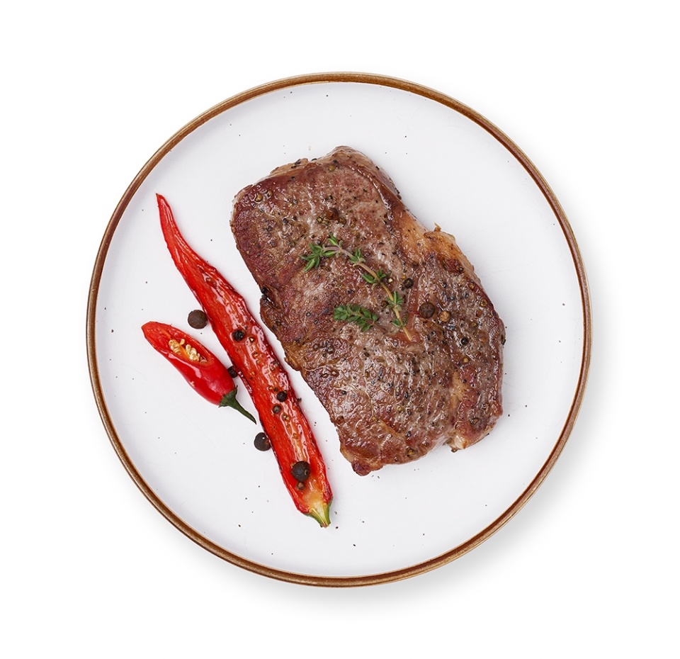 

Стейк стриплойн Мосальский из говядины с декором из смеси перцев горошком, перца чили и тимьяна 350 г