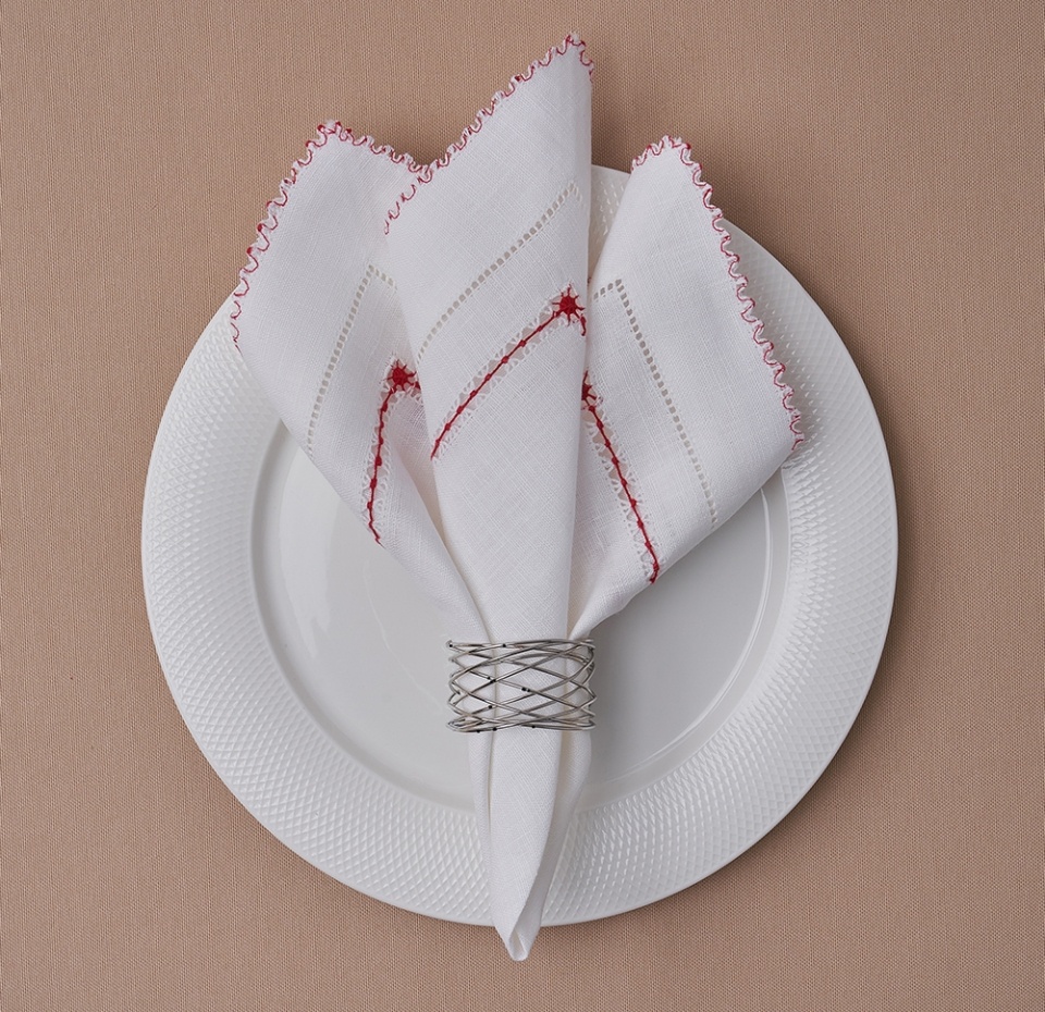 

Салфетка сервировочная Крестецкая строчка Щелкунчик Белый красный 40 х 40 см