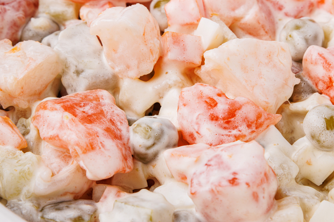 

Салат Оливье ВкусВилл с красной рыбой и креветками 150 г