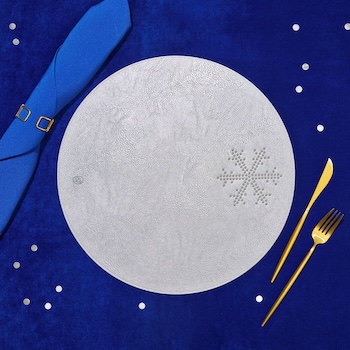 

Плейсмат «Азбука вкуса Детали» из искусственной кожи с узором из снежинки круглый, цвет серебряный, 38 см, Китай