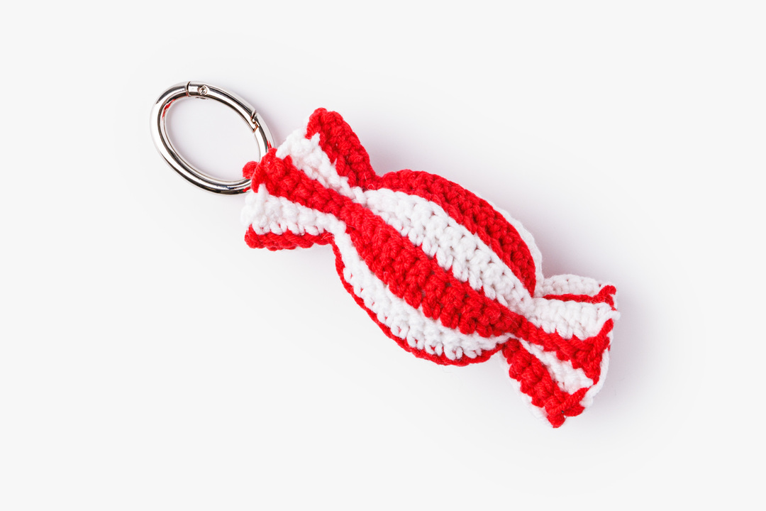 

Брелок ВкусВилл вязаный Конфетка