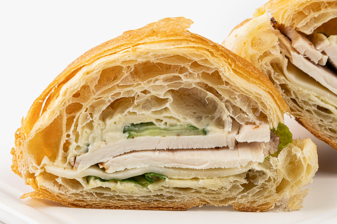 

Круассан-сэндвич ВкусВилл с индейкой и сливочным песто 140 г