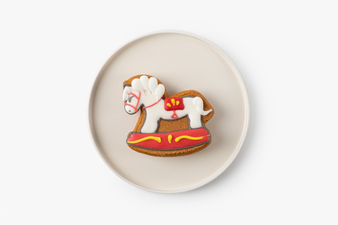 

Пряник имбирный ВкусВилл Новогодний подарок 1 шт. дизайн в ассортименте