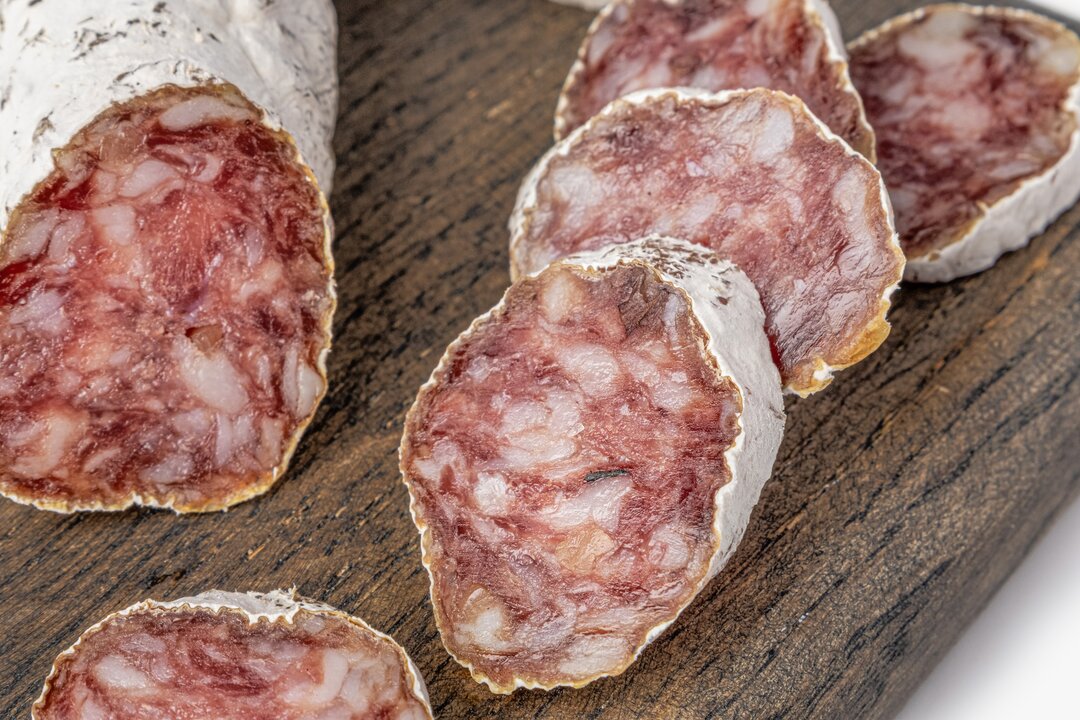 

Колбаса ВкусВилл Фуэт с грецким орехом с белой плесенью 120 г