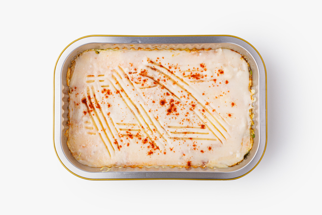 

Запеканка картофельная ВкусВилл Шефвилл. Запечь - и готово с курицей томатами и соусом песто 500 г