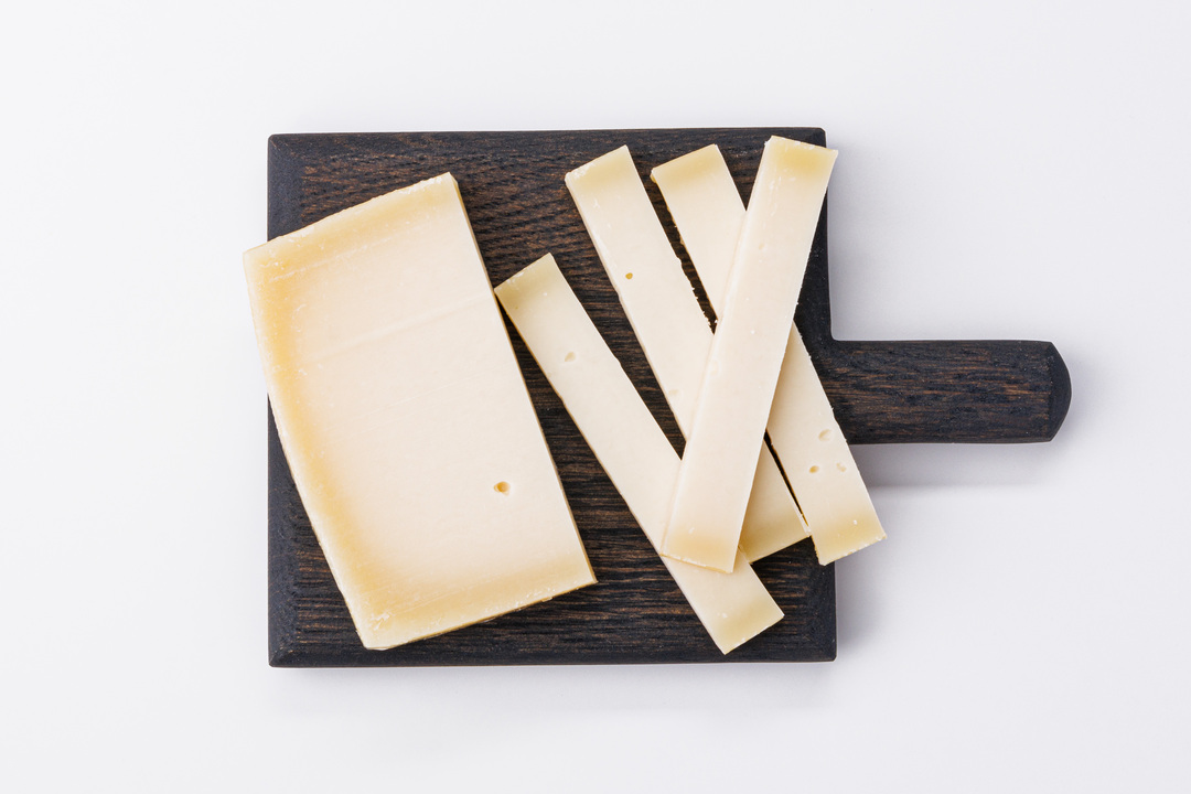 

Сыр ВкусВилл Пармезан 45% 6 месяцев 200 г