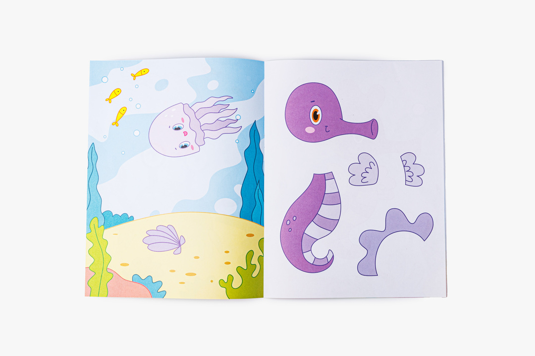 

Книжка-картинка Феникс-премьер с аппликацией Морские животные