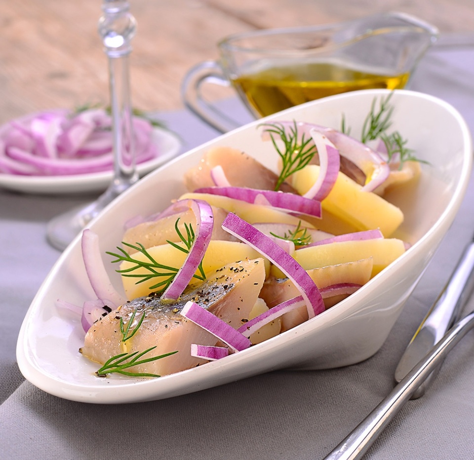 

Сельдь с картофелем и луком