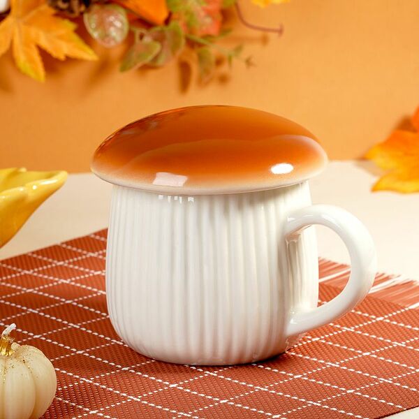 Кружка с крышкой, в ассортименте