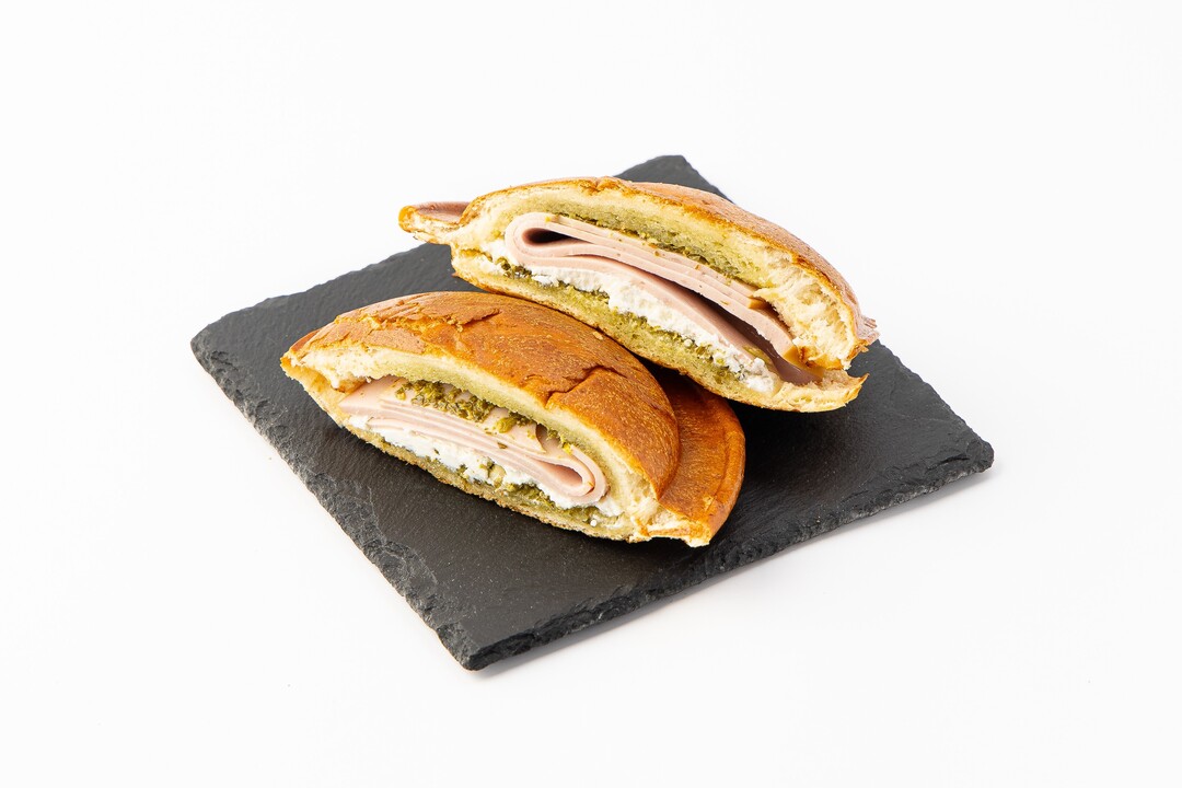 

Булочка ВкусВилл с мортаделлой и сливочным сыром 165 г