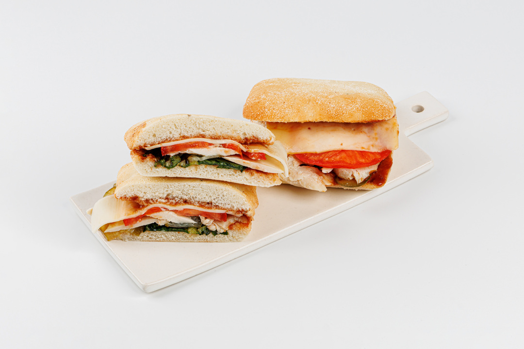 

Мини-чиабатта ВкусВилл с курицей, сыром Гауда и соусом барбекю 300 г