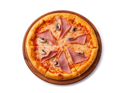 Пицца с ветчиной и грибами