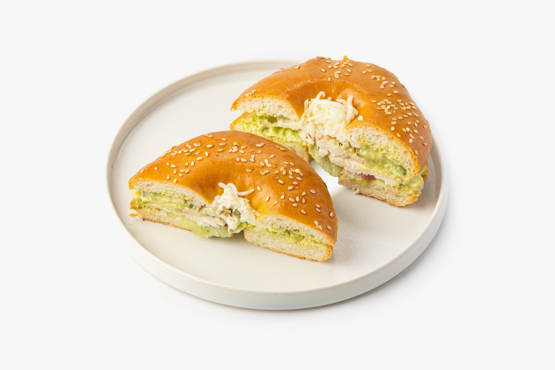 

Бейгл ВкусВилл с курицей и соусом сливочный авокадо 170 г