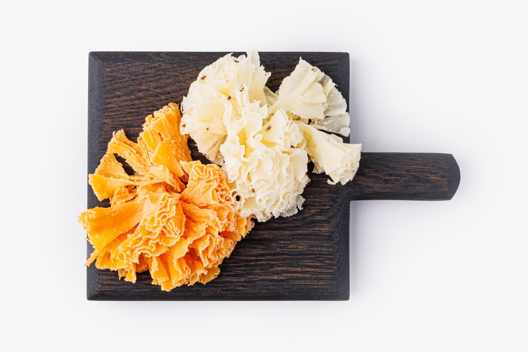 

Ассорти сыров ВкусВилл: Санфьор красный, Санфьор с трюфелем 70 г