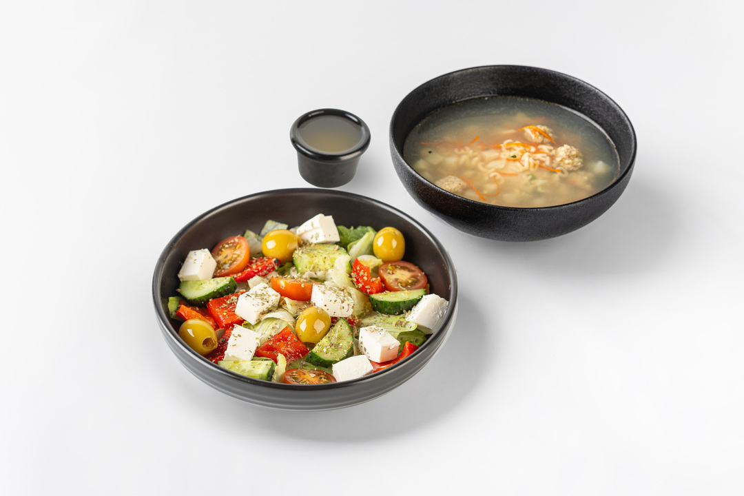 

Комбо ВкусВилл: Суп куриный с фрикадельками и Салат Греческий с томатами 478 г