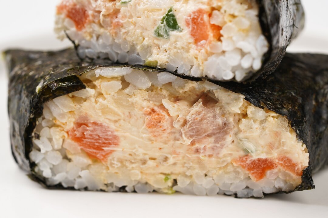 

Онигири ВкусВилл с форелью Спайси 100 г