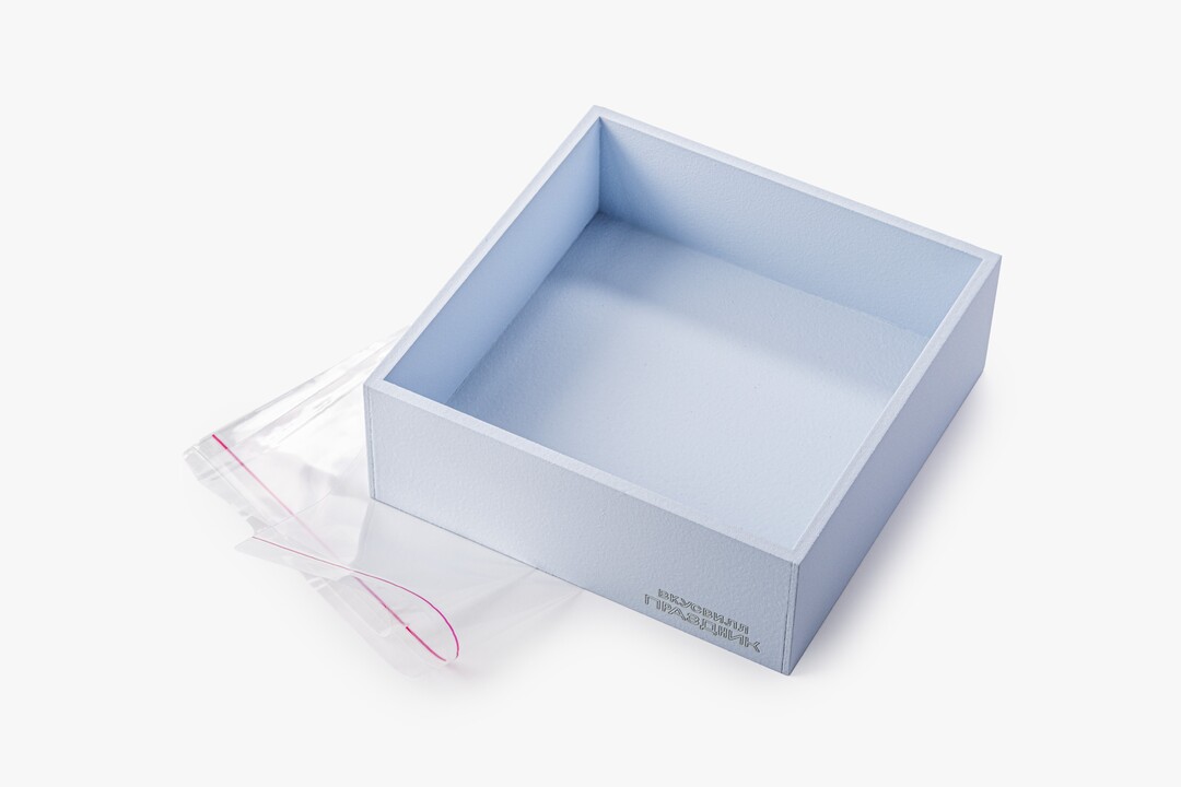 

Бокс мини подарочный голубой 20 х 20 х 7 см