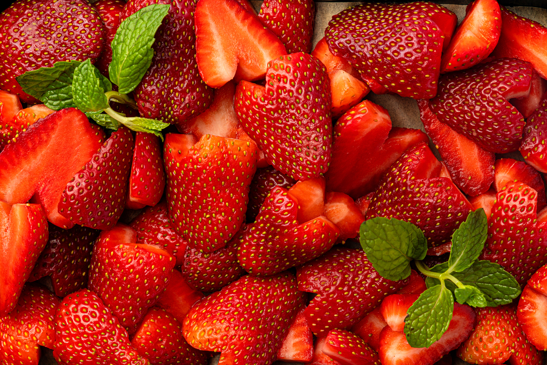 

Фруктовая тарелка ВкусВилл клубника сердце 370 г