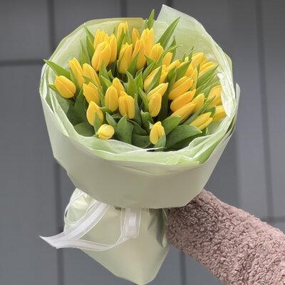 Букет Магия Весны из 35 желтых тюльпанов
